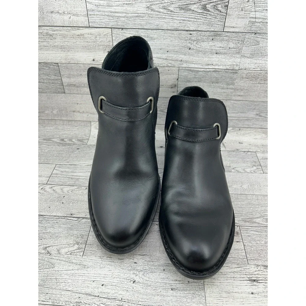 Born F52003 Black Leather Ankle Boots Womens 9M Buckle Strap Zip Lug Sole Bootie